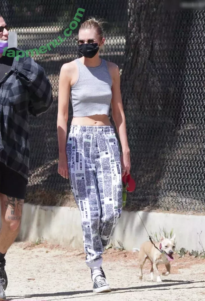 Stella Maxwell nude photo #1026 (stellamaxwell)