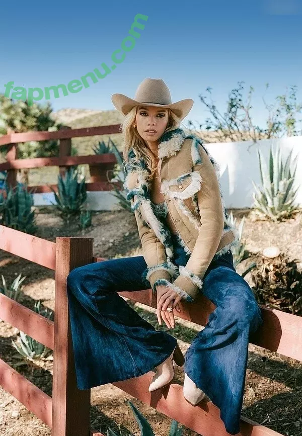 Stella Maxwell nude photo #1029 (stellamaxwell)