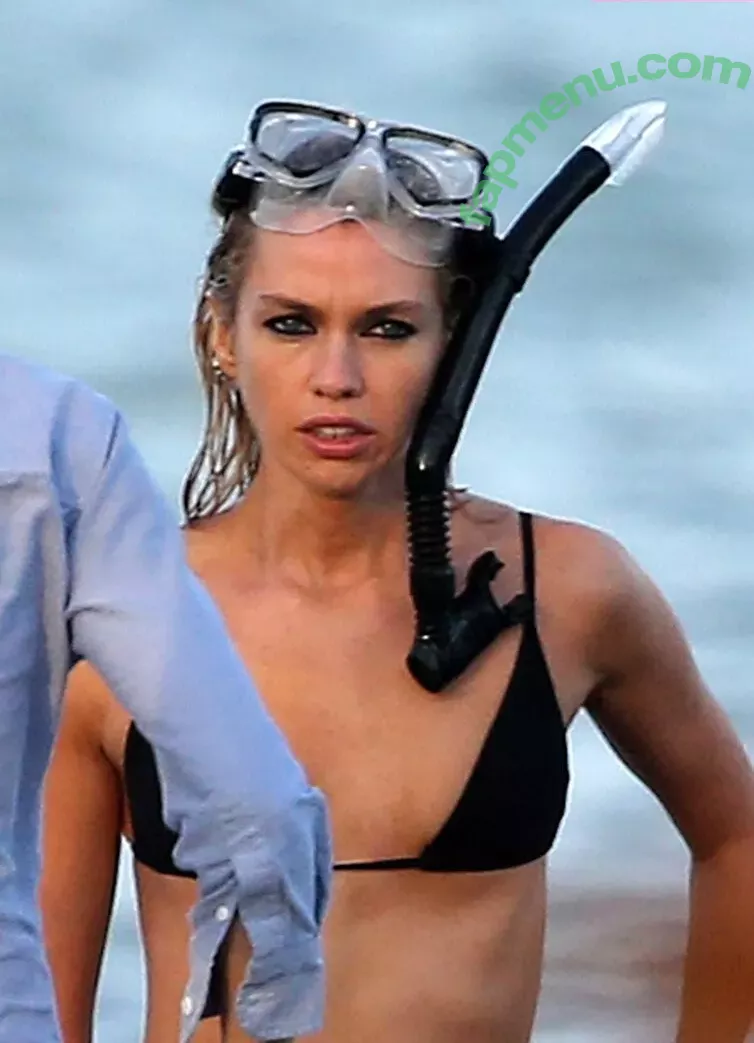 Stella Maxwell nude photo #1051 (stellamaxwell)