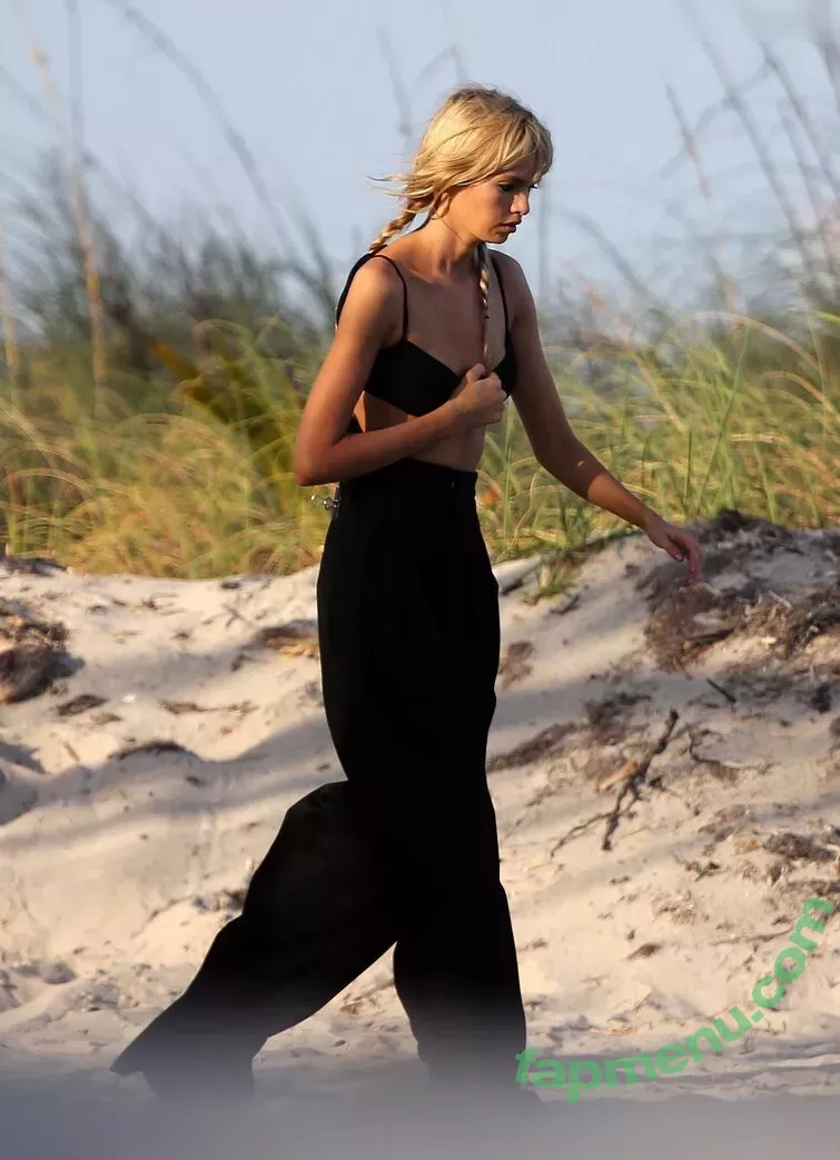 Stella Maxwell nude photo #1053 (stellamaxwell)