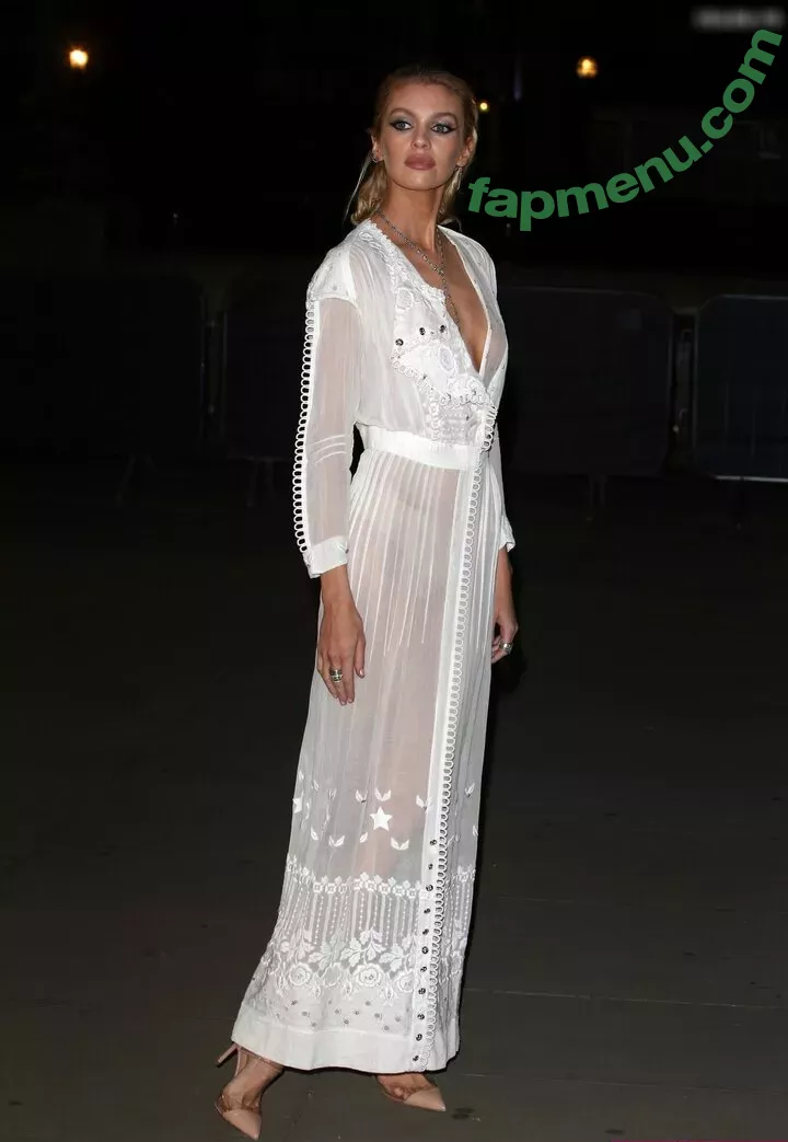 Stella Maxwell nude photo #1096 (stellamaxwell)