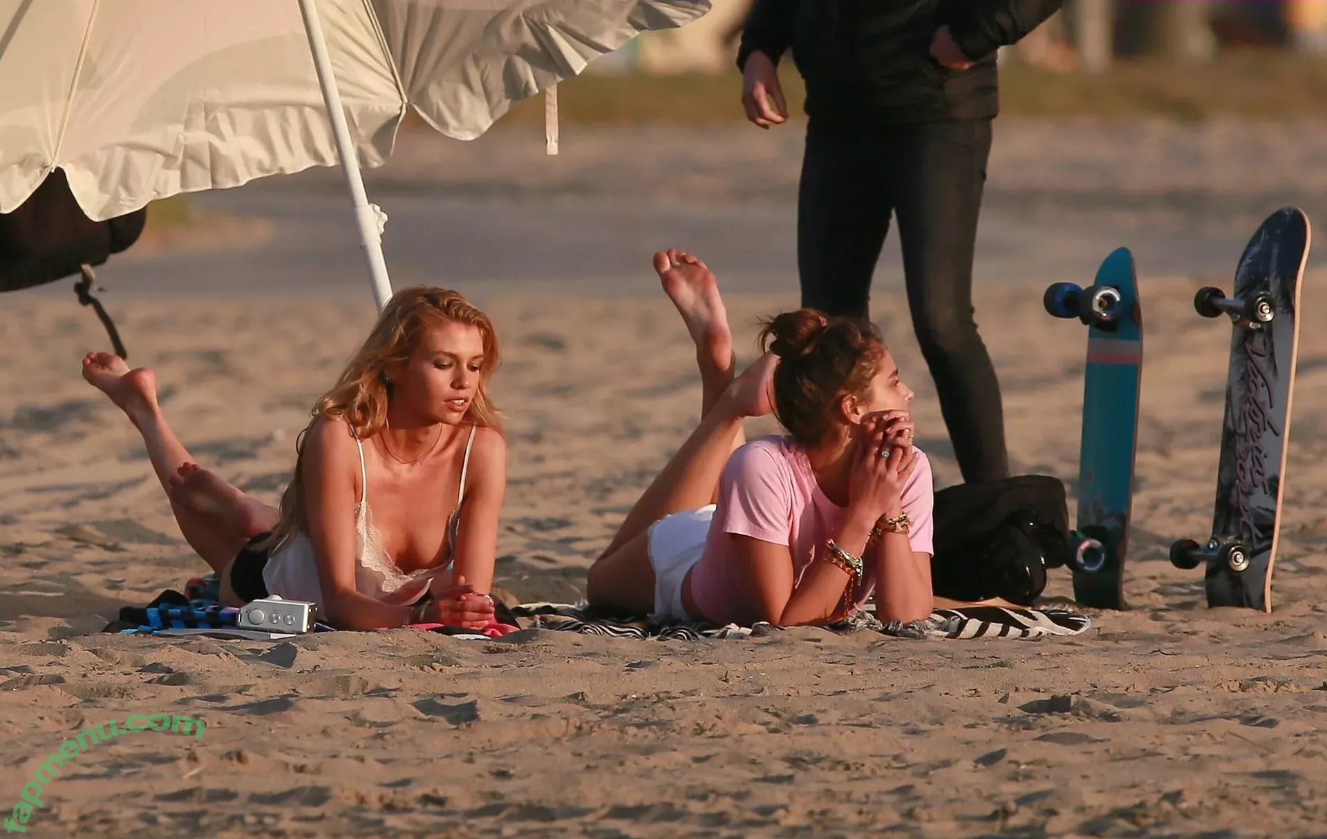 Stella Maxwell nude photo #1132 (stellamaxwell)