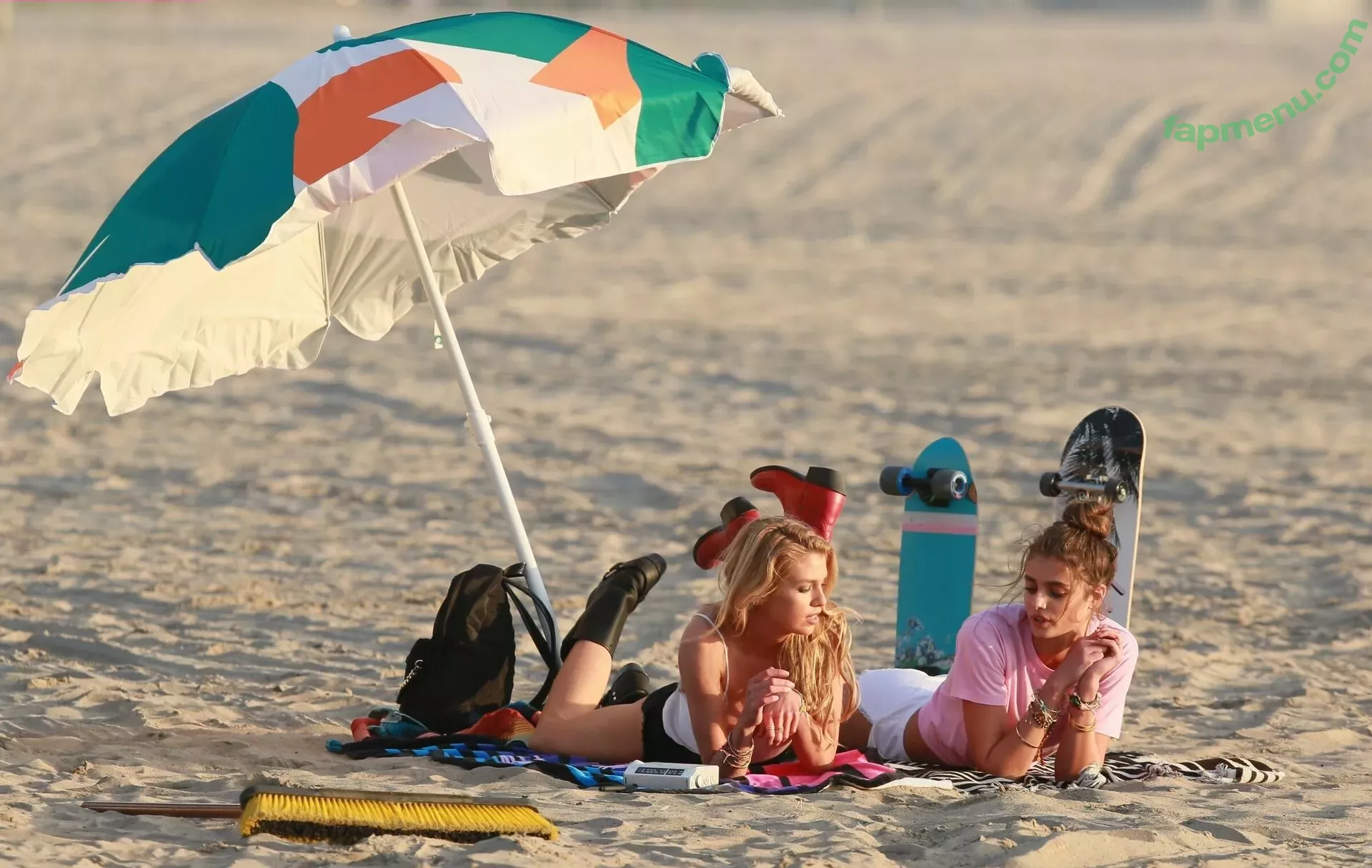 Stella Maxwell nude photo #1134 (stellamaxwell)