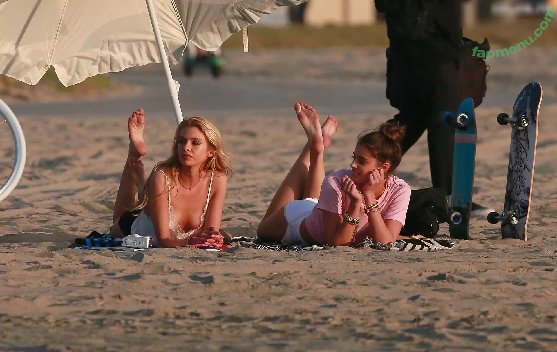 Stella Maxwell nude photo #1136 (stellamaxwell)