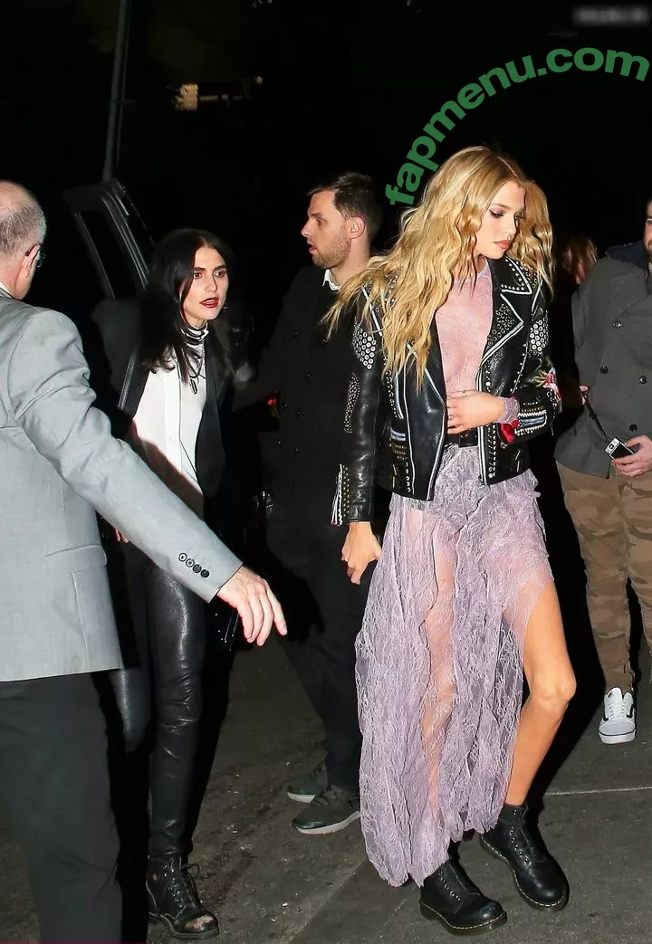 Stella Maxwell nude photo #1141 (stellamaxwell)