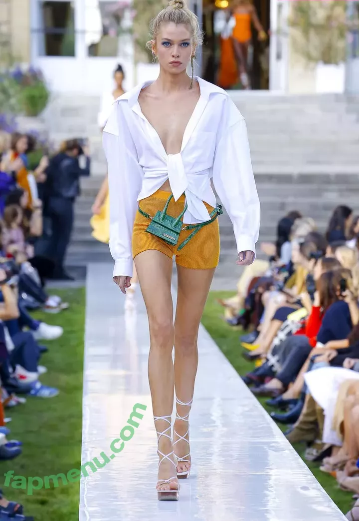 Stella Maxwell nude photo #1188 (stellamaxwell)