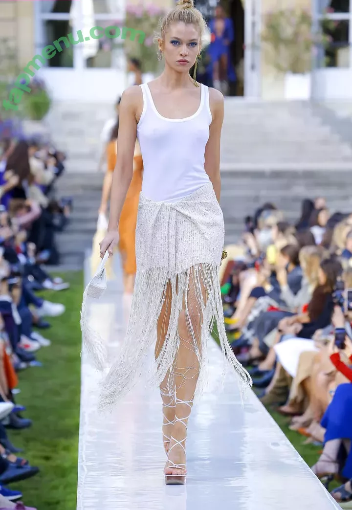 Stella Maxwell nude photo #1189 (stellamaxwell)