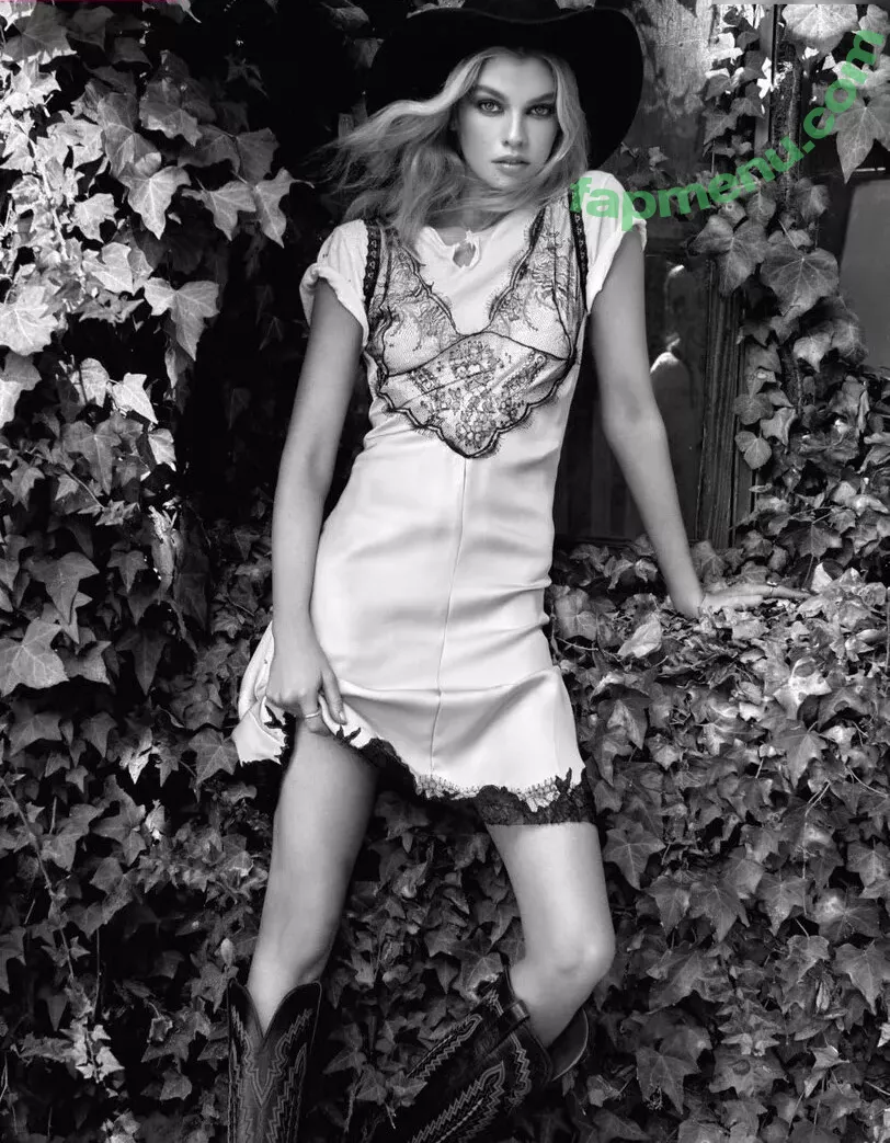 Stella Maxwell nude photo #1192 (stellamaxwell)