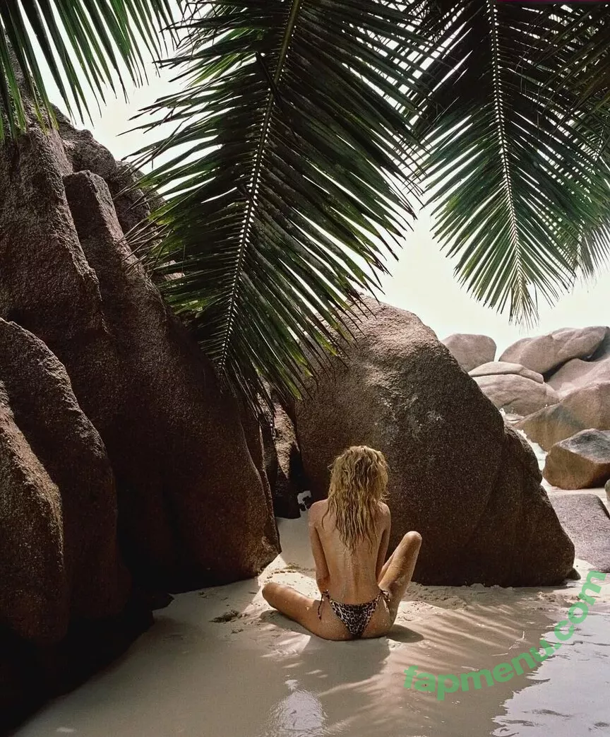 Stella Maxwell nude photo #1308 (stellamaxwell)