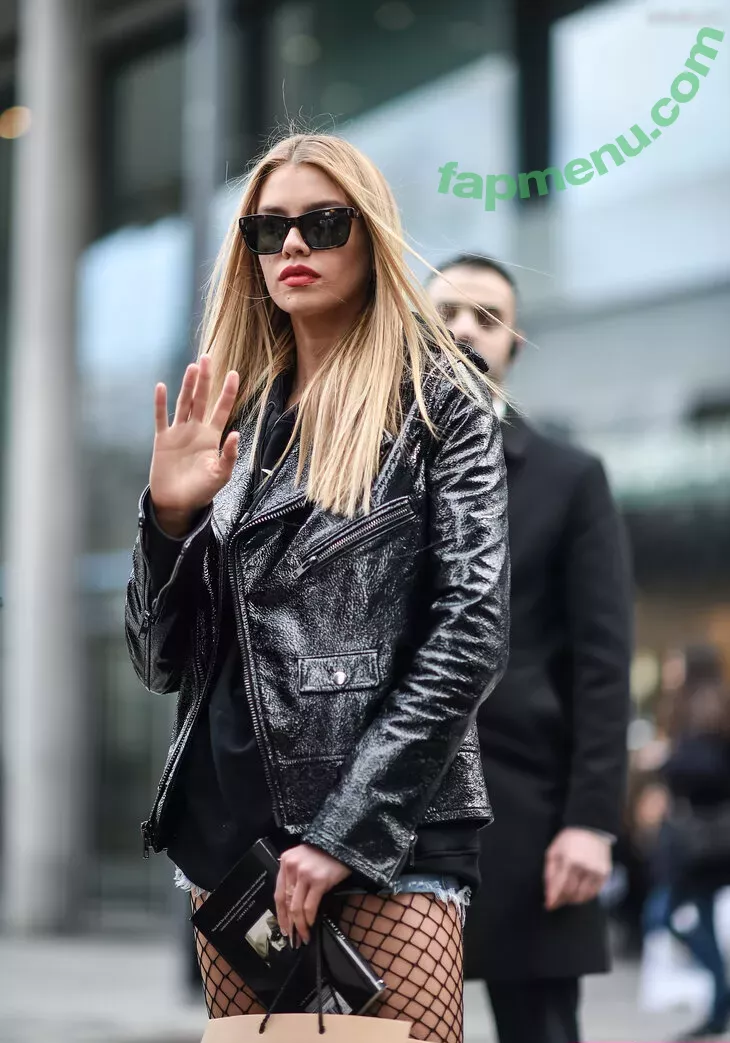 Stella Maxwell nude photo #1335 (stellamaxwell)