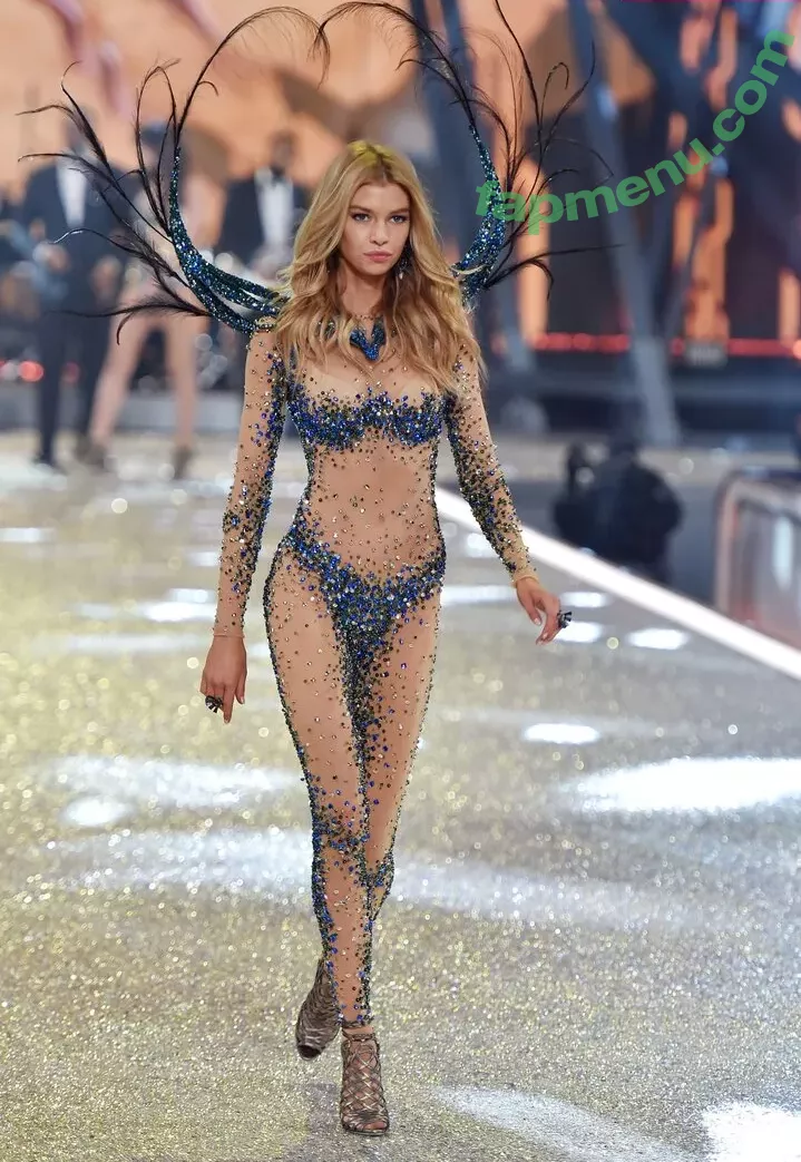 Stella Maxwell nude photo #1378 (stellamaxwell)