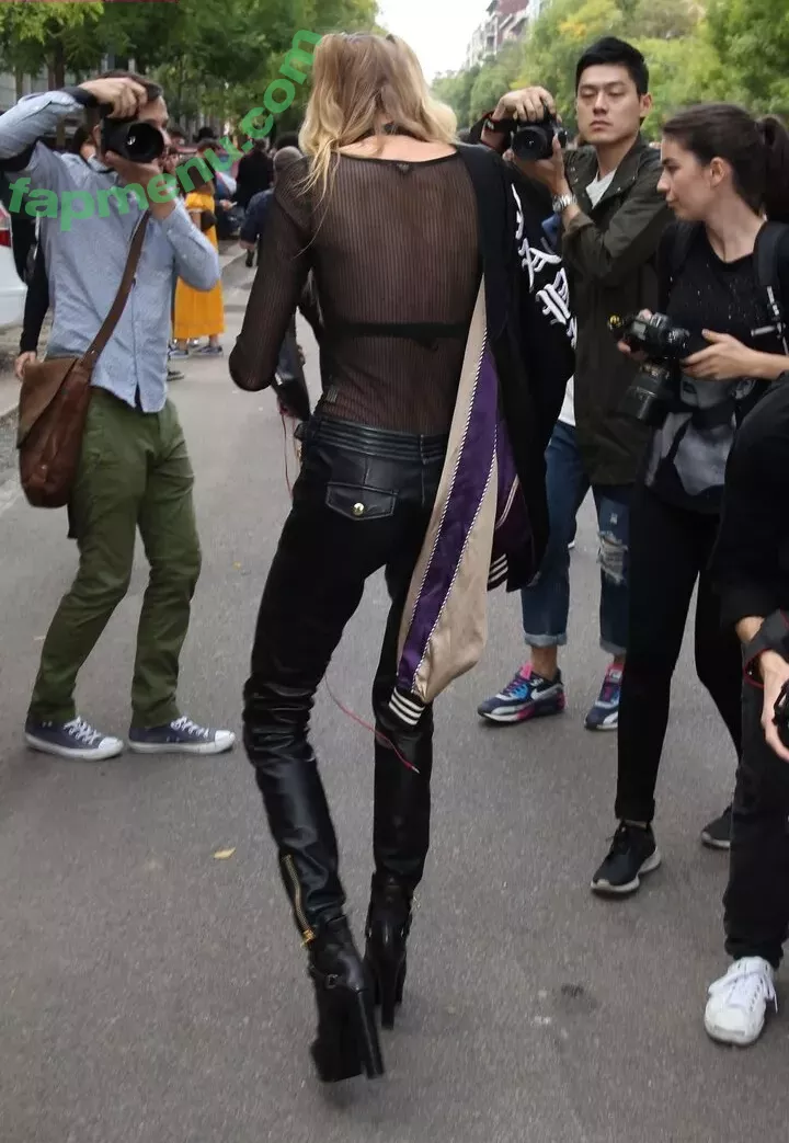 Stella Maxwell nude photo #1399 (stellamaxwell)