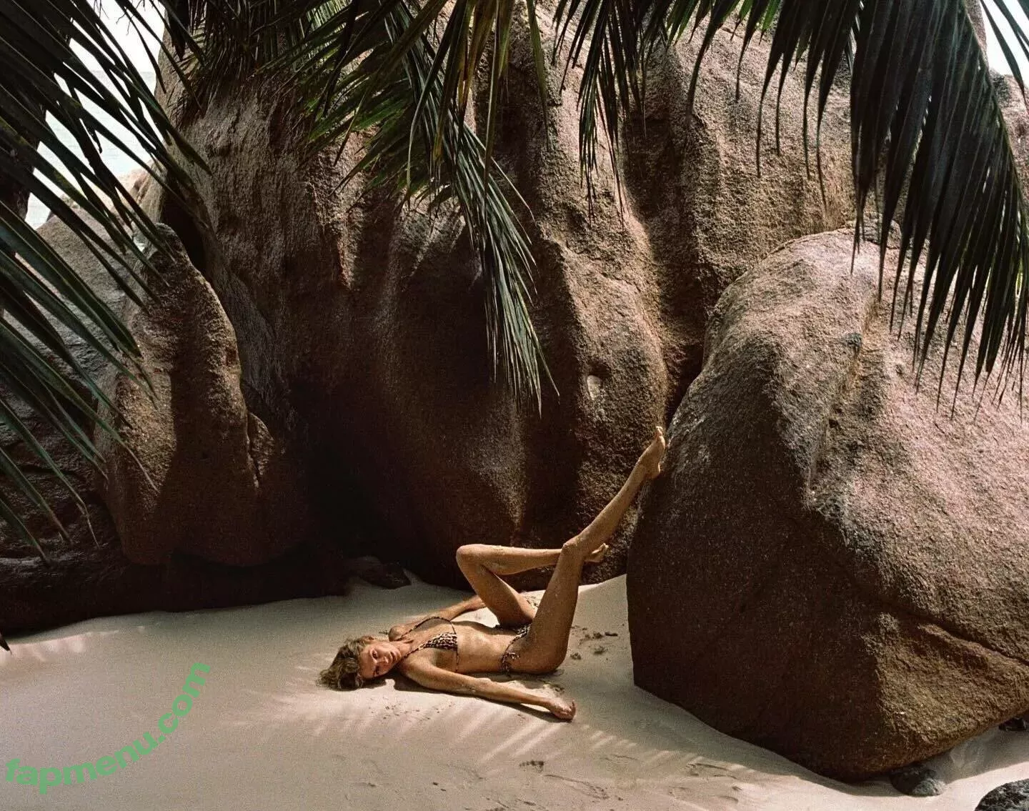 Stella Maxwell nude photo #1555 (stellamaxwell)