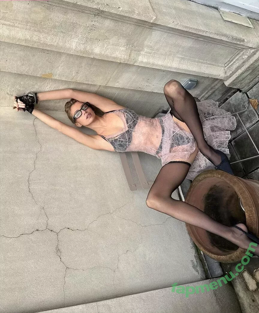 Stella Maxwell nude photo #1703 (stellamaxwell)