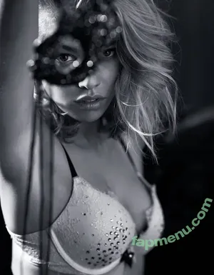 Stella Maxwell / stellamaxwell nude photo #2078