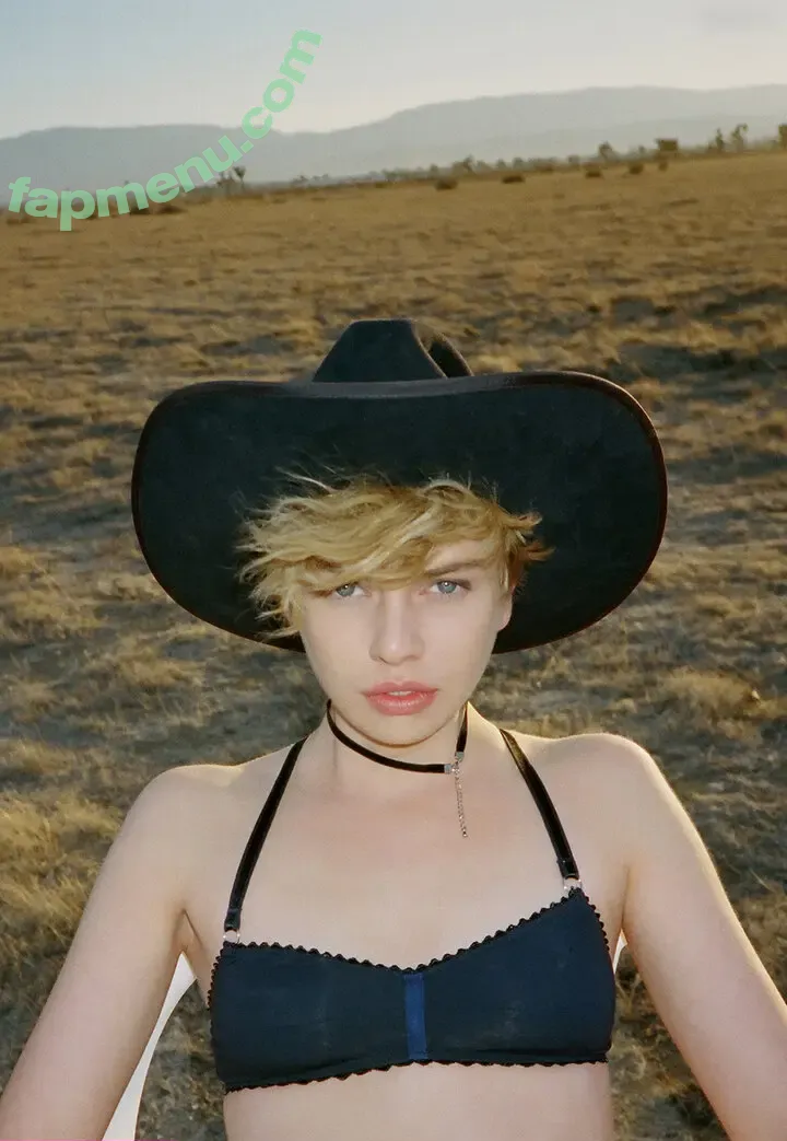 Stella Maxwell nude photo #2052 (stellamaxwell)