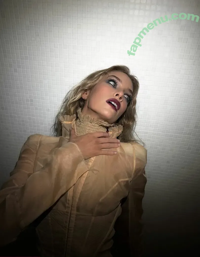Stella Maxwell nude photo #2245 (stellamaxwell)