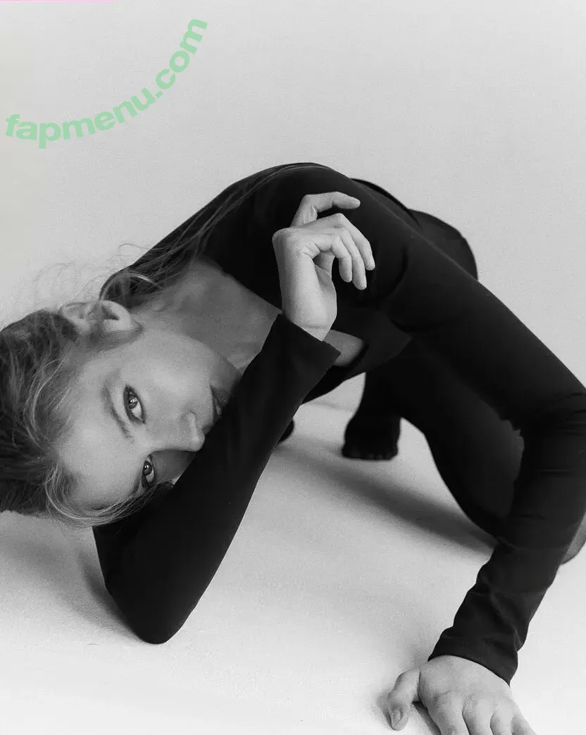 Stella Maxwell nude photo #2248 (stellamaxwell)