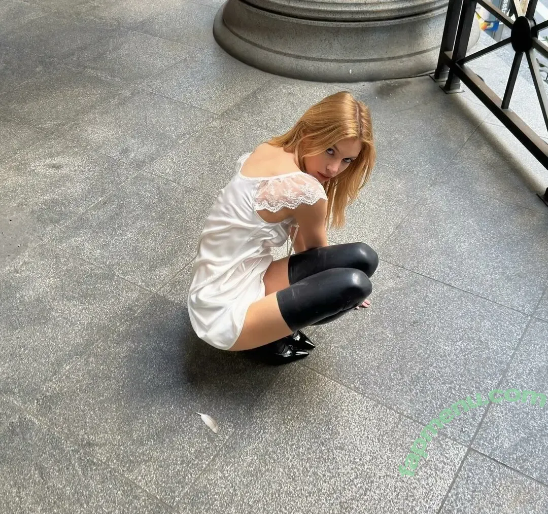 Stella Maxwell nude photo #2251 (stellamaxwell)