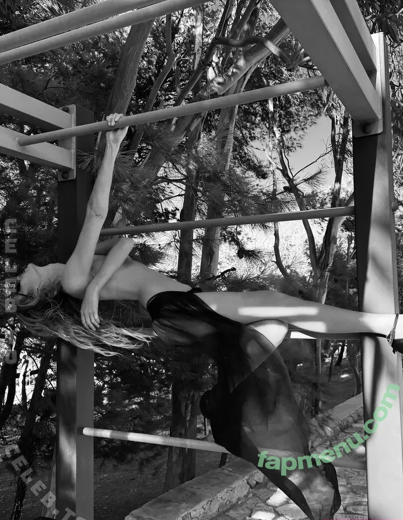 Stella Maxwell nude photo #2270 (stellamaxwell)