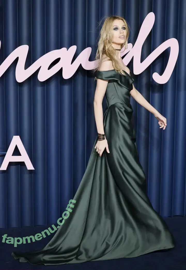 Stella Maxwell nude photo #2329 (stellamaxwell)