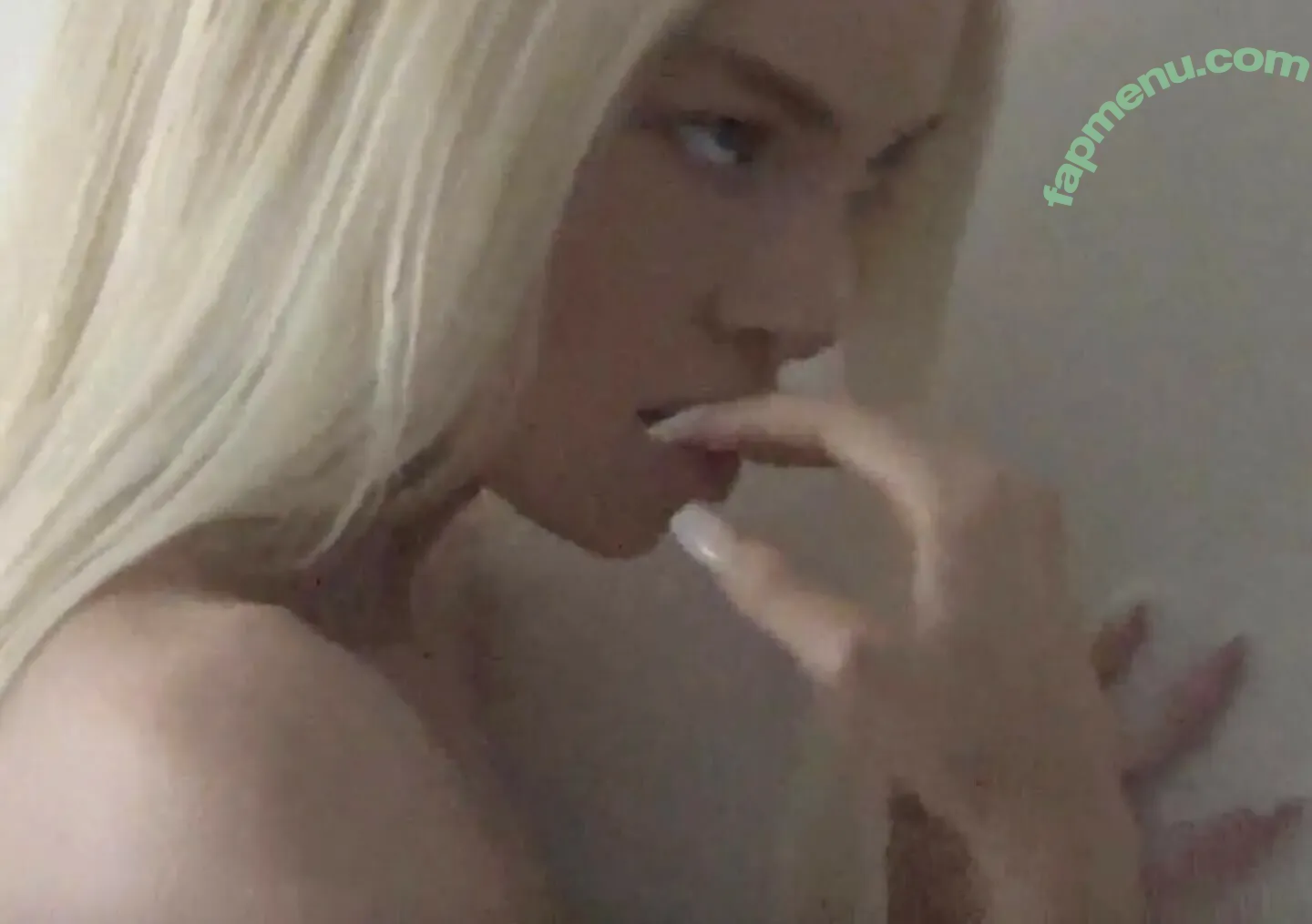 Stella Maxwell nude photo #2340 (stellamaxwell)