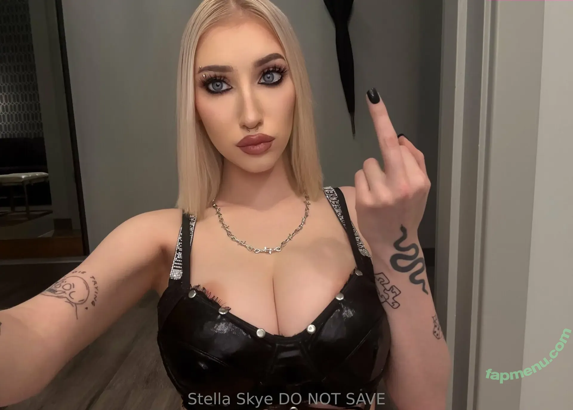 Stella Skye nude photo #0058 (Pastelsims / Tabithot / freshmancheerleader / meanbratskye / stella_thedane_)
