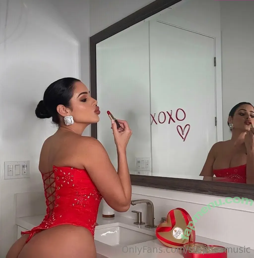 Stephanie Acevedo nude photo #0001 (stephs_music / stephsamusic)