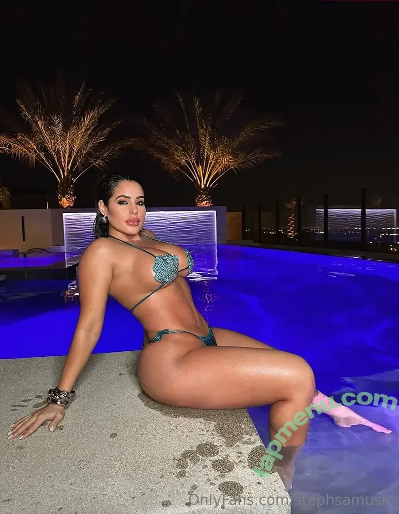 Stephanie Acevedo nude photo #0007 (stephs_music / stephsamusic)