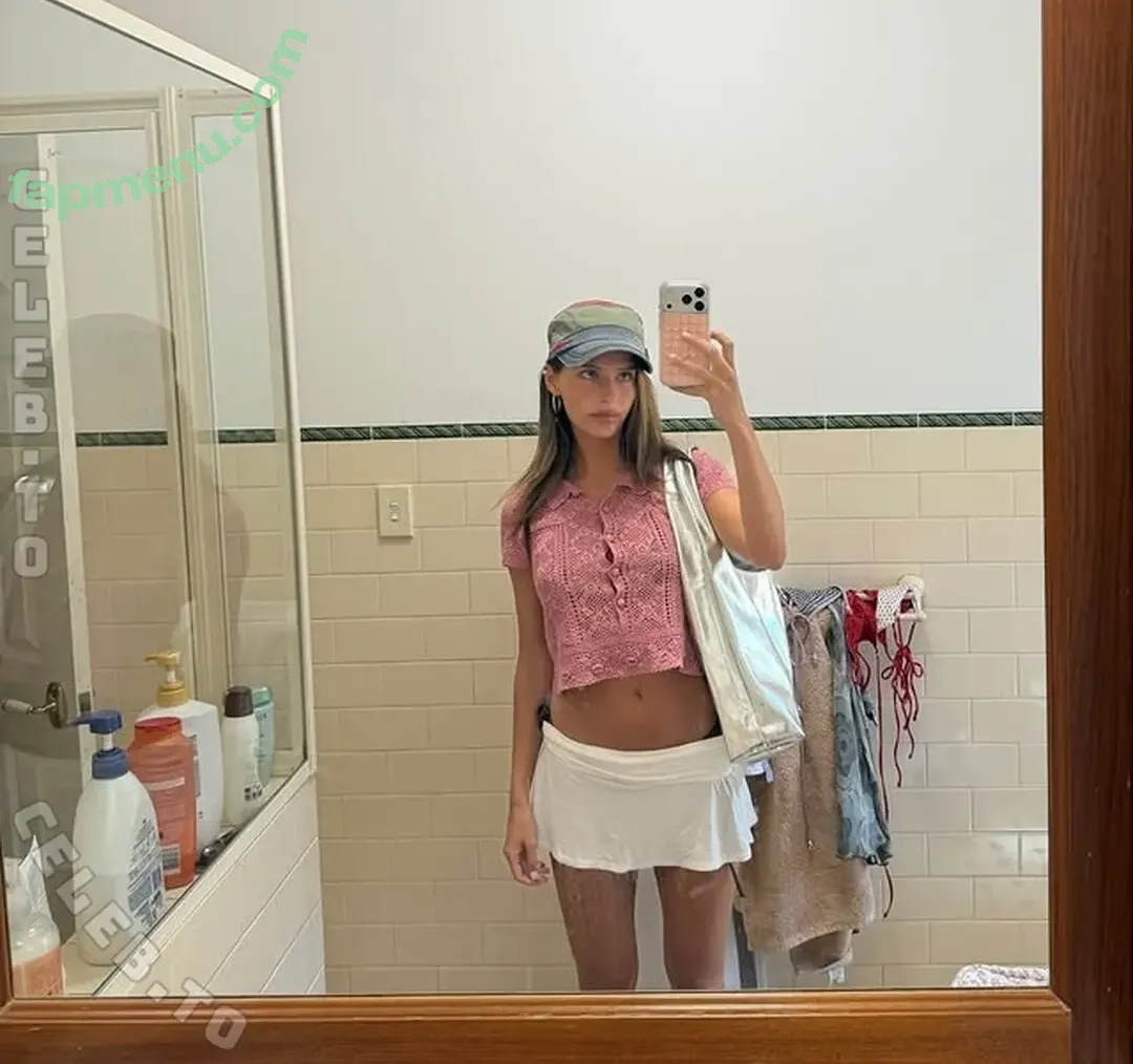 Stephanie Mandich nude photo #0424 (stephmandich)