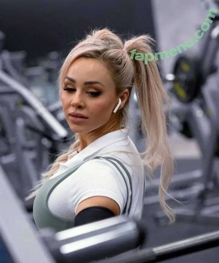 Stephanie Sanzo nude photo #0135 (stephaniesanzo)