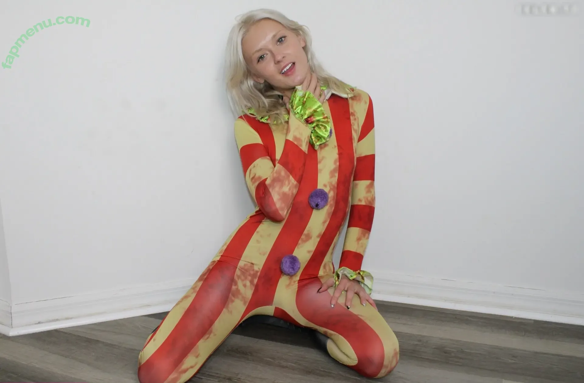 Stephmyers nude photo #0244 (Stephmyers)