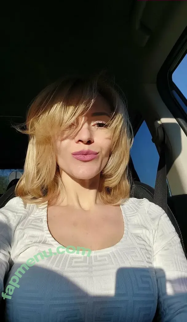 stepmom.lola nude photo #0008 (stepmom.lola)