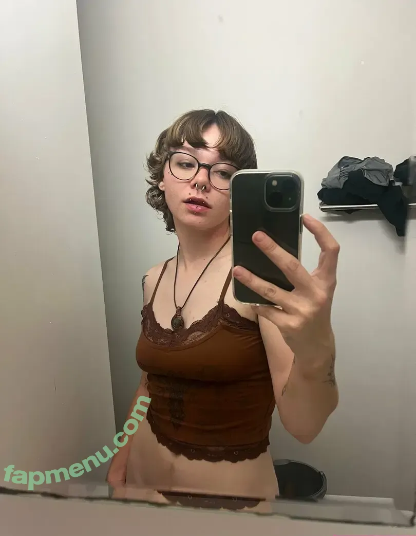 stoner_hhjk nude photo #0006 (hennithetruestoner)
