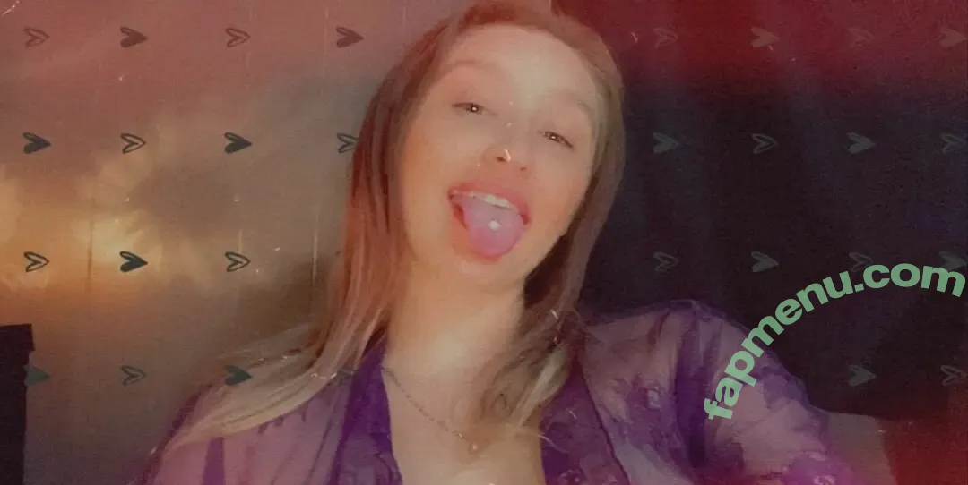 Stoner Queen nude photo #0008 (StonerQueen_904)