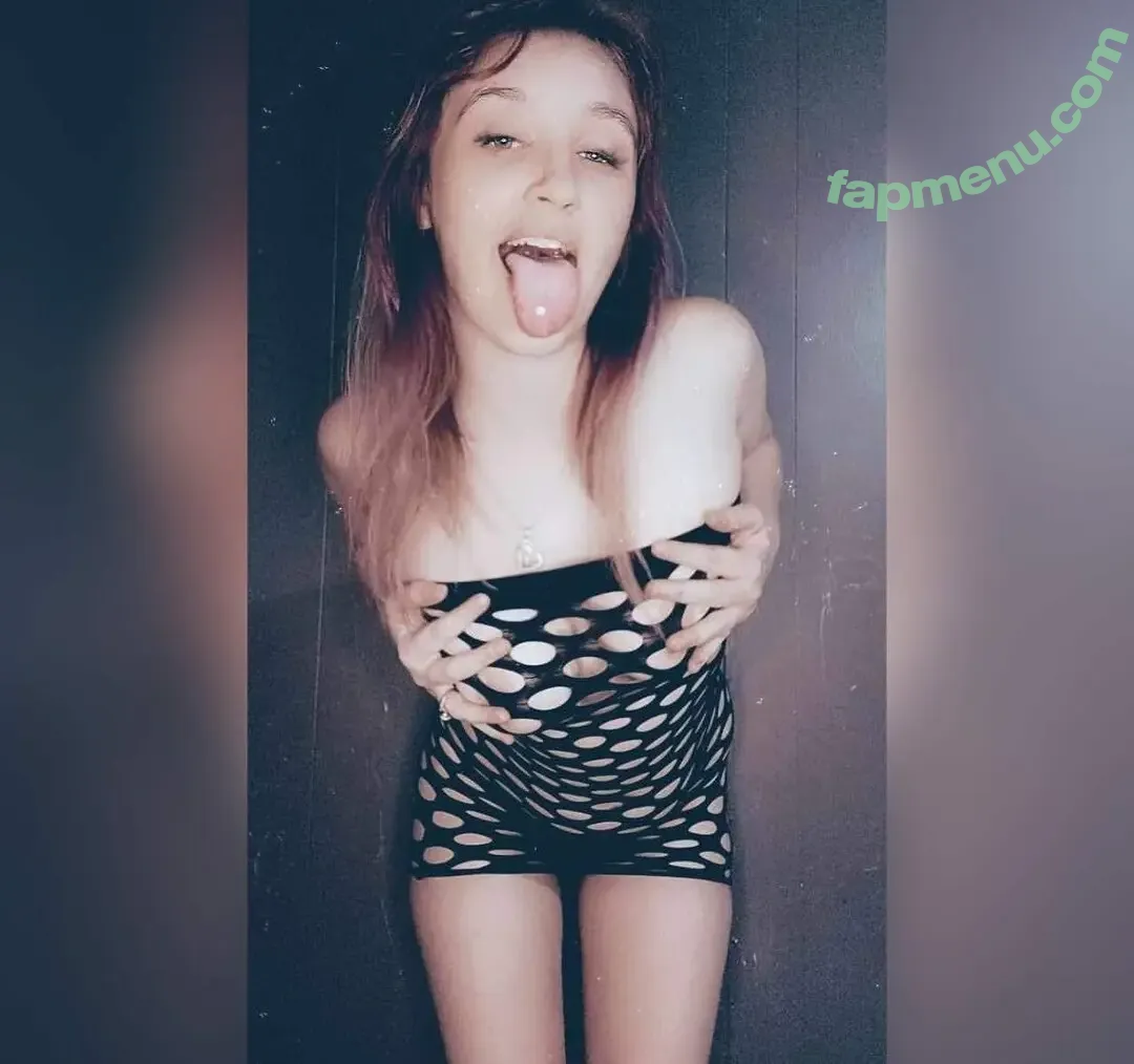 Stoner Queen nude photo #0055 (StonerQueen_904)