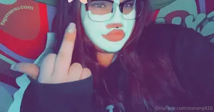 stonerg420 / stonrgurl420 nude photo #0031