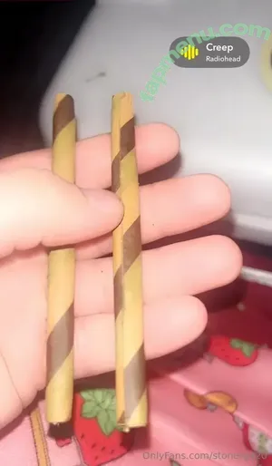 stonerg420 / stonrgurl420 nude photo #0044