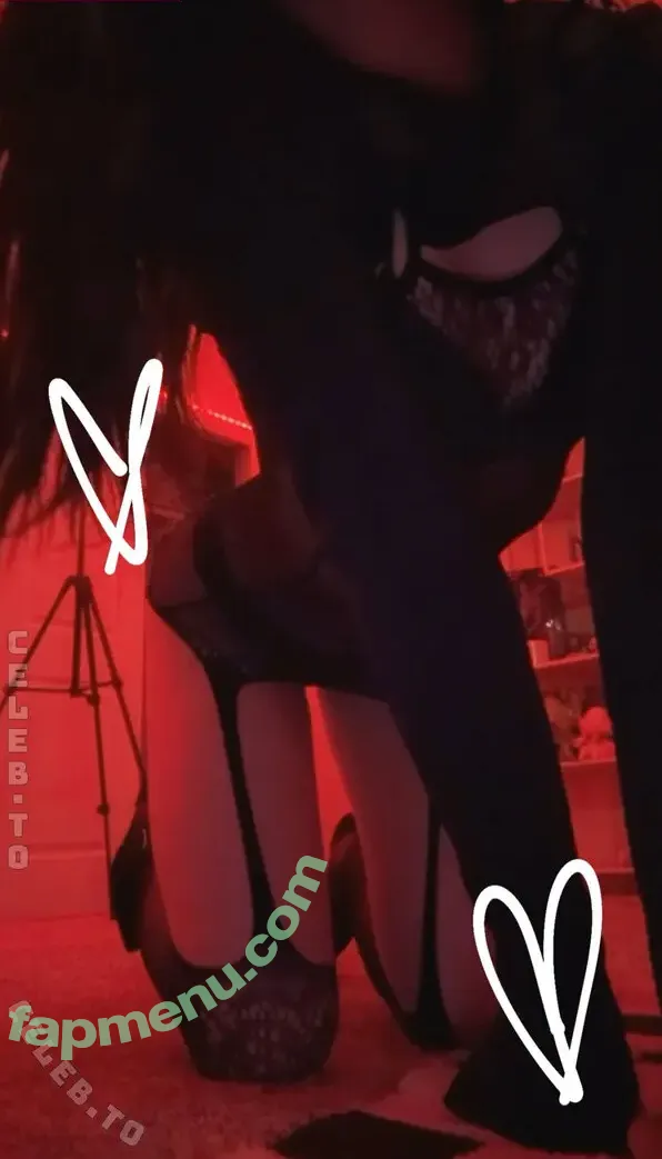 Strawbeariemilkk nude photo #0023 (StrawberryMillk / moldiimink / nayohmii / strawbeariemilkk0)