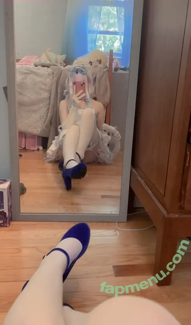 Strawbemees nude photo #0011 (Sapphiree.buni)