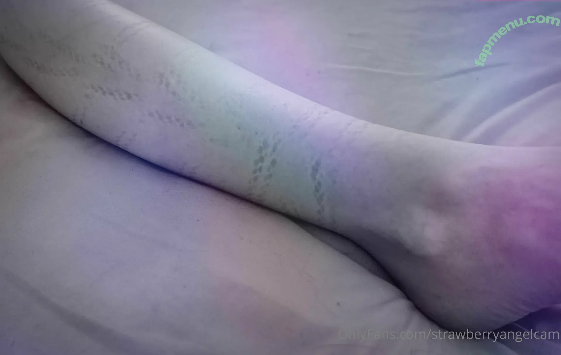 strawberryangelcam nude photo #0024 (strawberry_angel.oe)