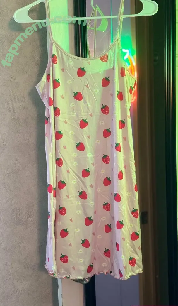 strawberryblondiexoxox nude photo #0001 (strawberry.blonde.x)