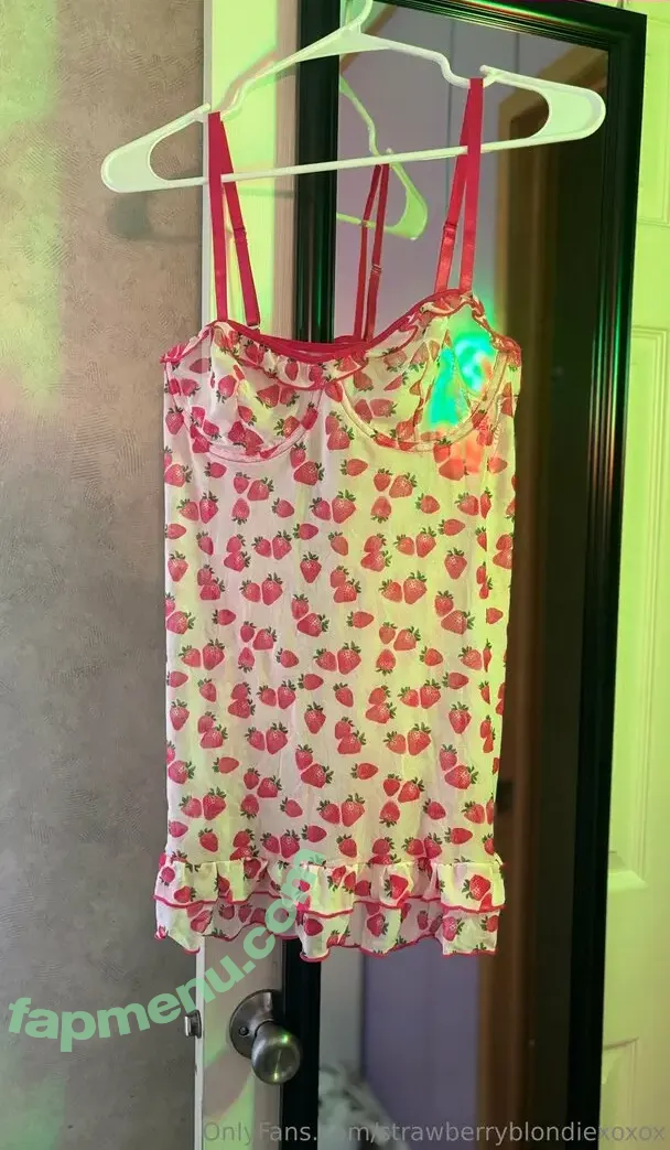 strawberryblondiexoxox nude photo #0002 (strawberry.blonde.x)