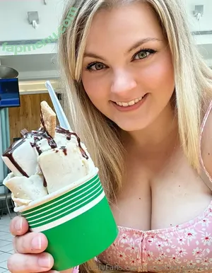 strawberrybreetv / strawberrisweetv nude photo #0056