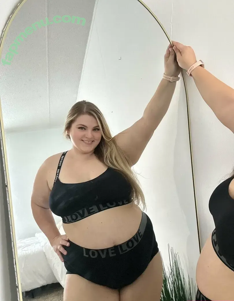 strawberrybreetv nude photo #0008 (strawberrisweetv)