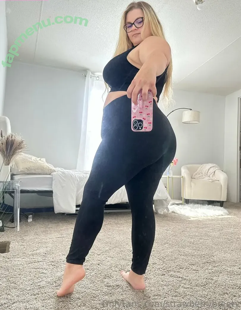 strawberrybreetv nude photo #0009 (strawberrisweetv)
