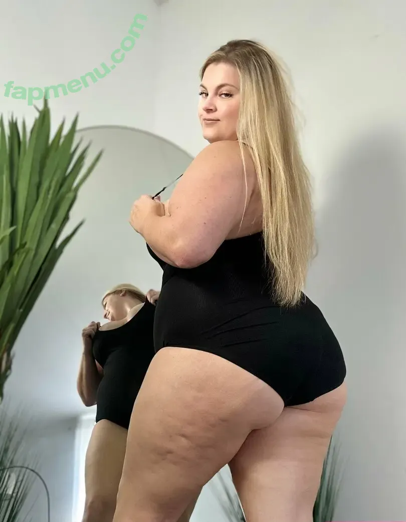 strawberrybreetv nude photo #0025 (strawberrisweetv)