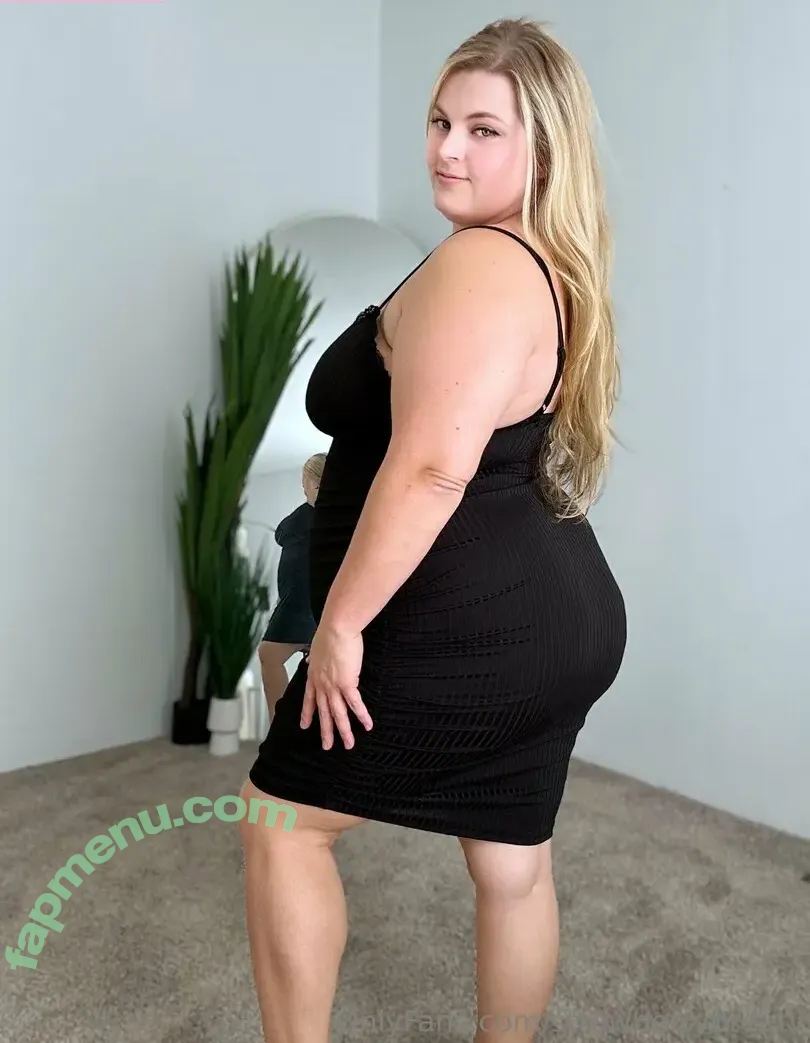 strawberrybreetv nude photo #0038 (strawberrisweetv)