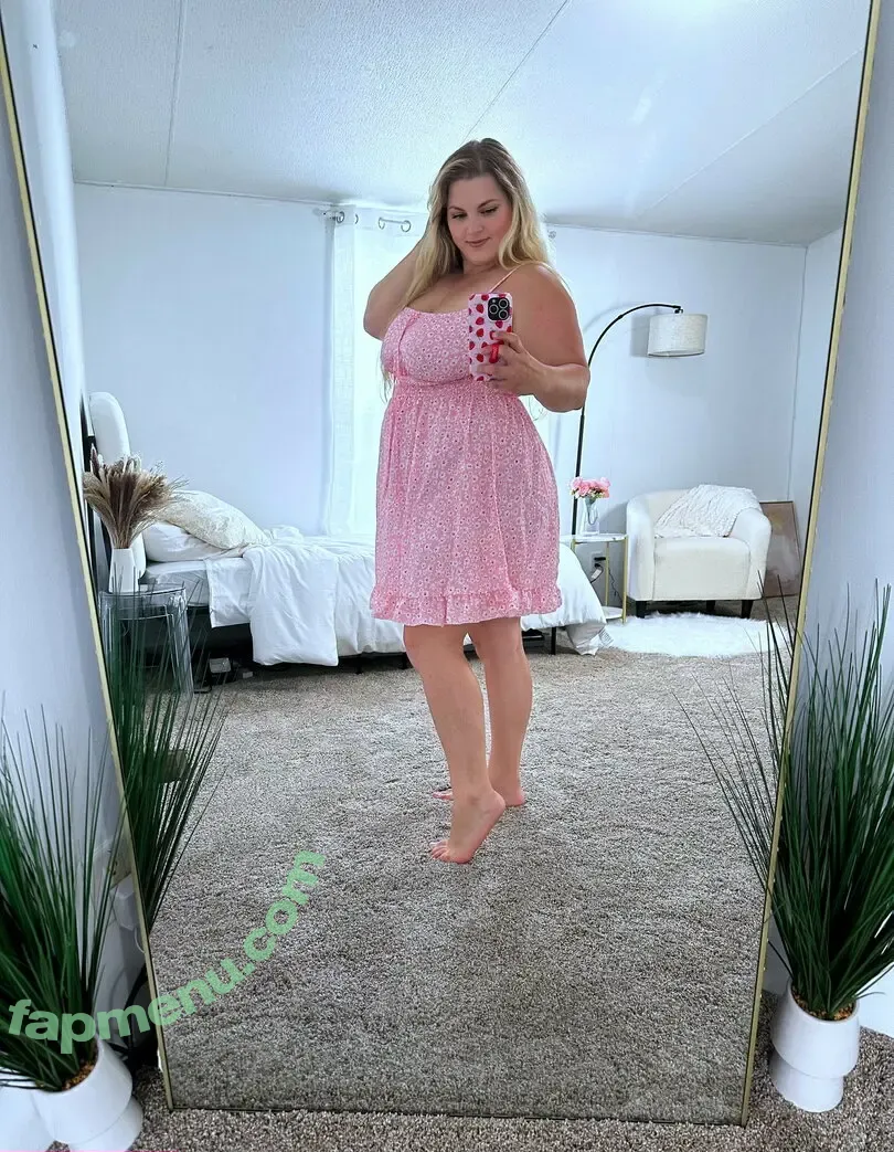 strawberrybreetv nude photo #0051 (strawberrisweetv)