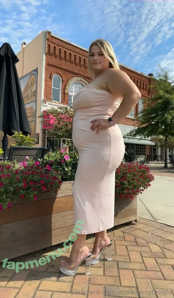 strawberrybreetv nude photo #0063 (strawberrisweetv)